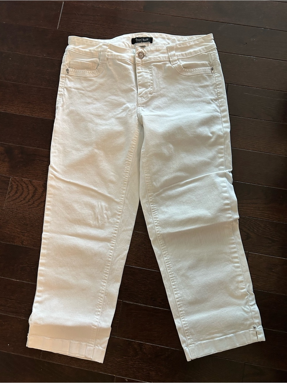 White House Black Market White Capri Jeans